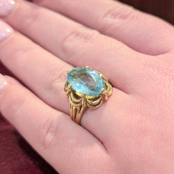 Bague en or jaune et aigue-marine