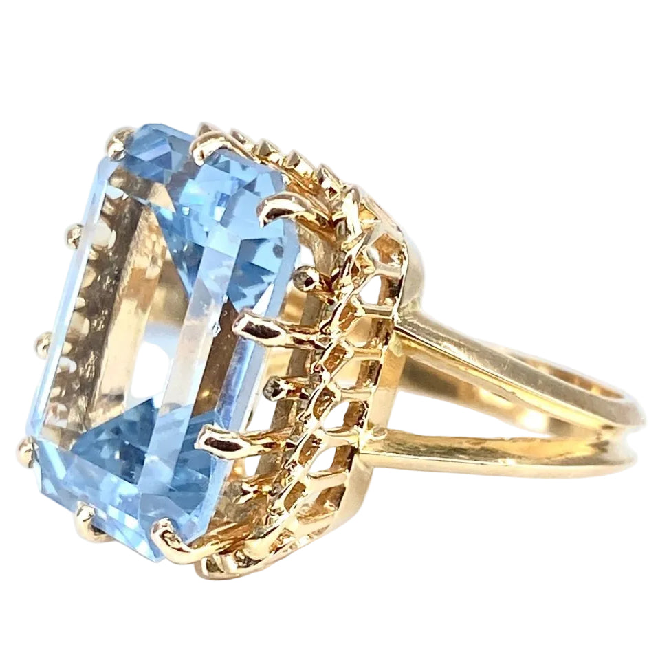 Bague en or jaune et aigue - marine - Castafiore