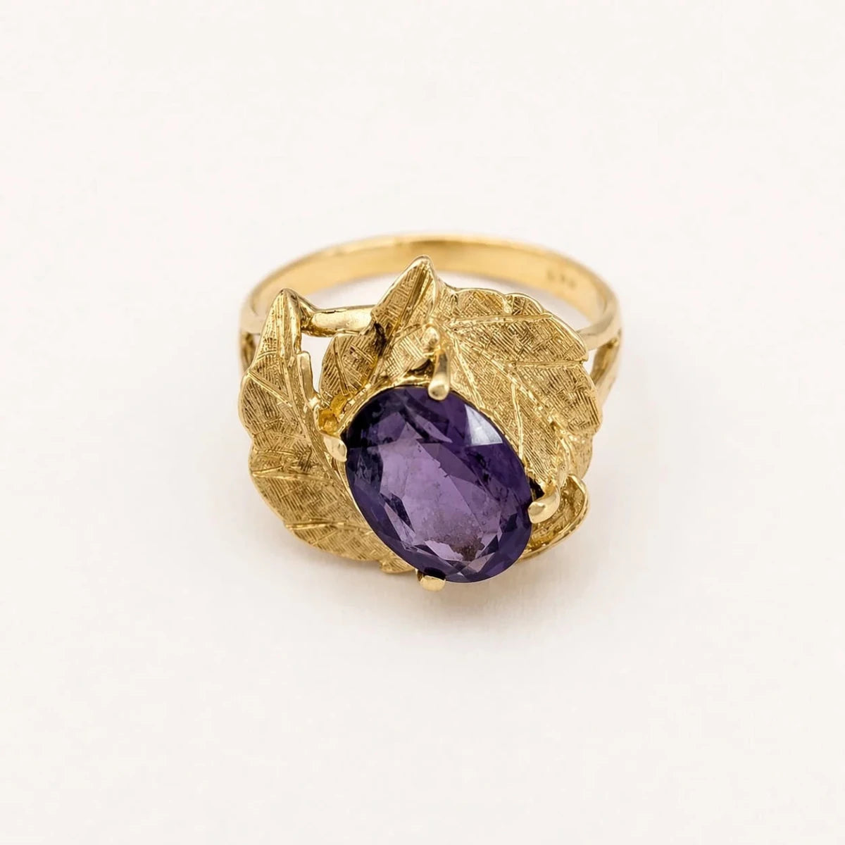 Bague en or jaune et améthyste - Castafiore