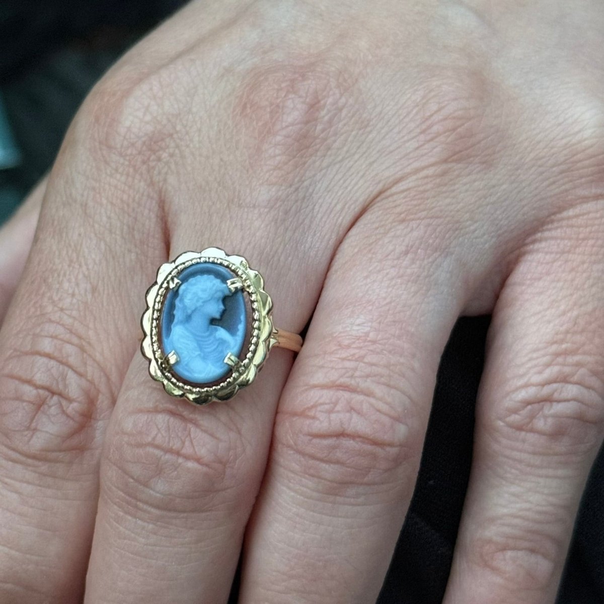 Bague en or jaune et camée - Castafiore