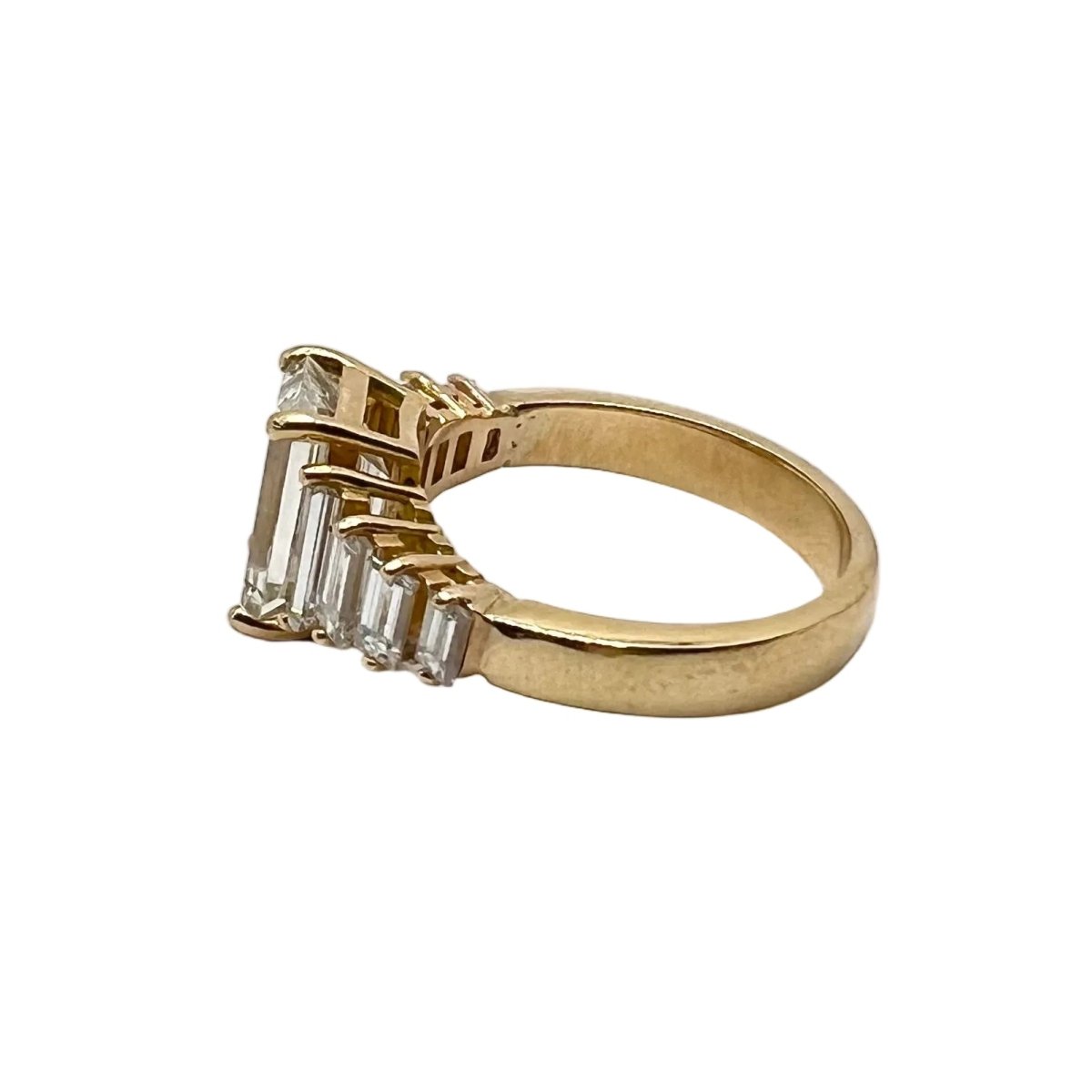 Bague en or jaune et diamants - Castafiore