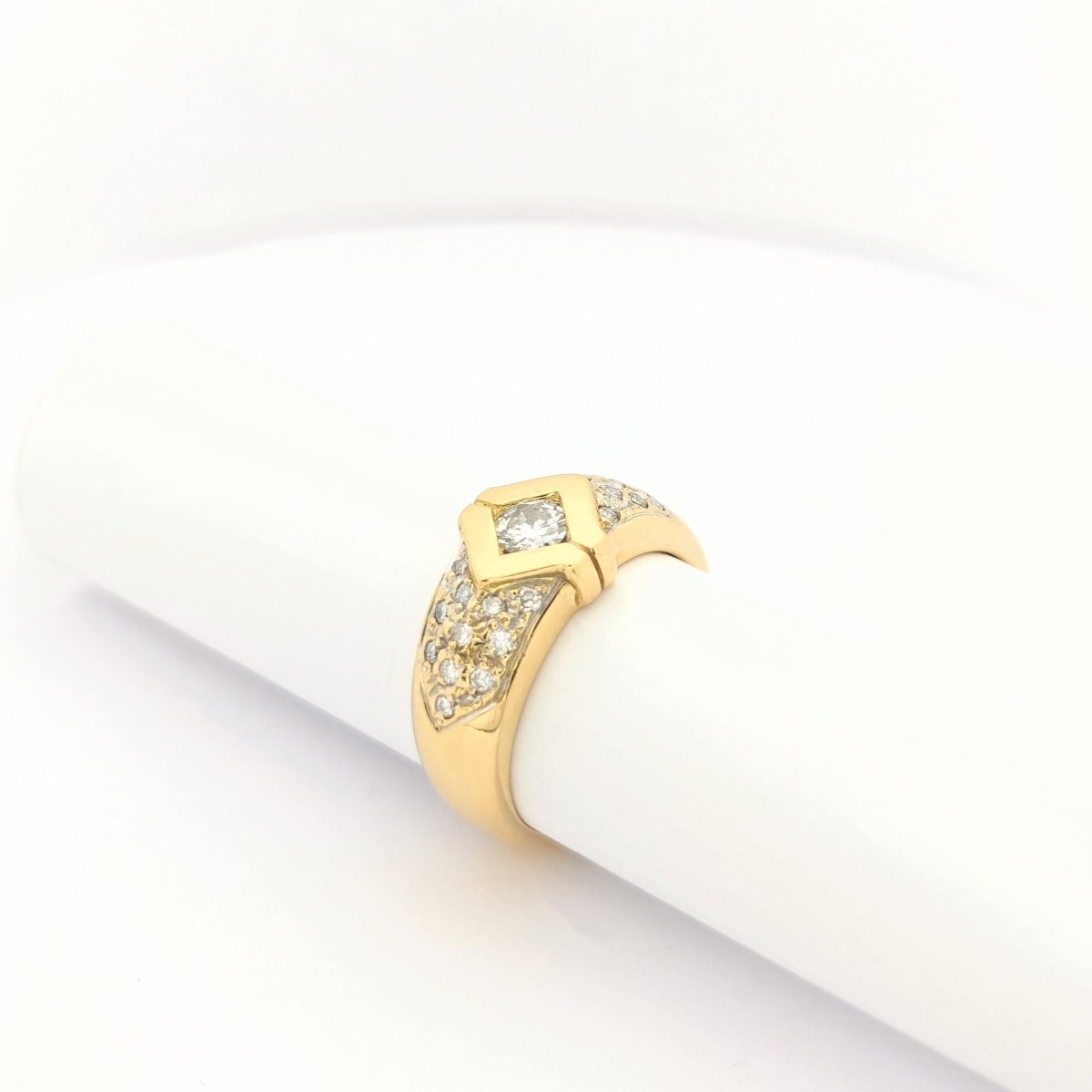 Bague en or jaune et diamants - Castafiore