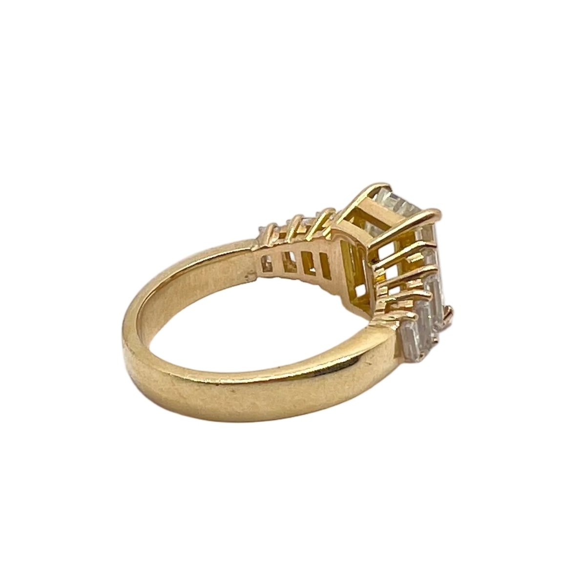 Bague en or jaune et diamants - Castafiore