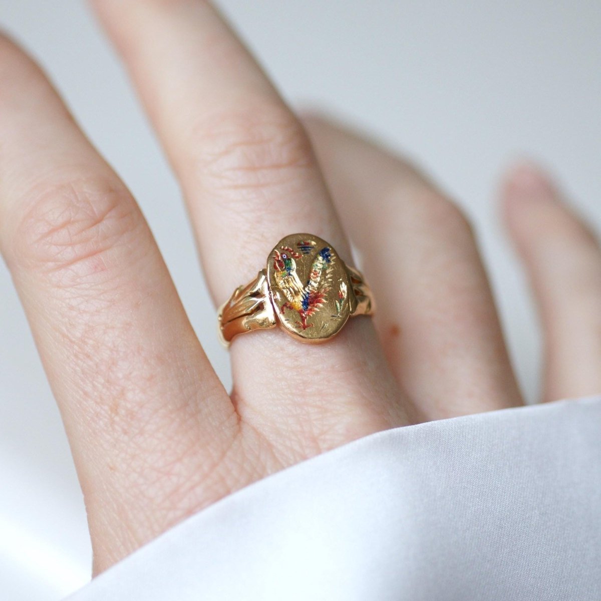 Bague en or jaune et émail - Castafiore