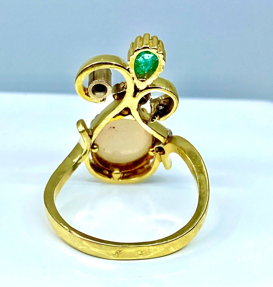 Bague en or jaune et or blanc 18 carats en opale, émeraude et diamants - Castafiore