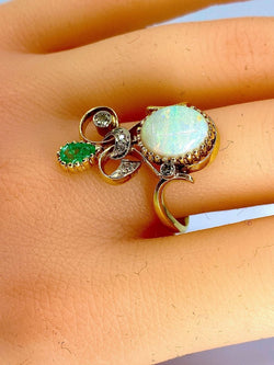 Bague en or jaune et or blanc 18 carats en opale, émeraude et diamants - Castafiore