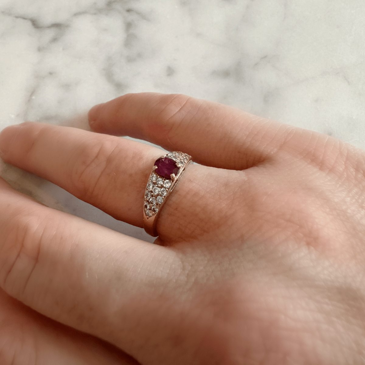 Bague en or jaune et rubis - Castafiore
