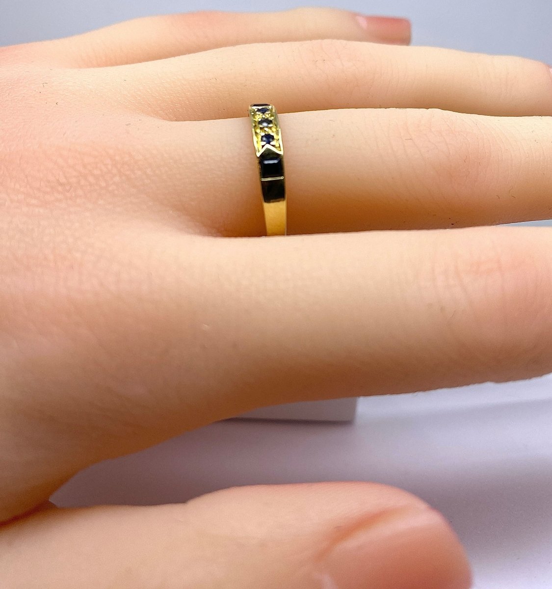 Bague en or jaune et saphirs - Castafiore