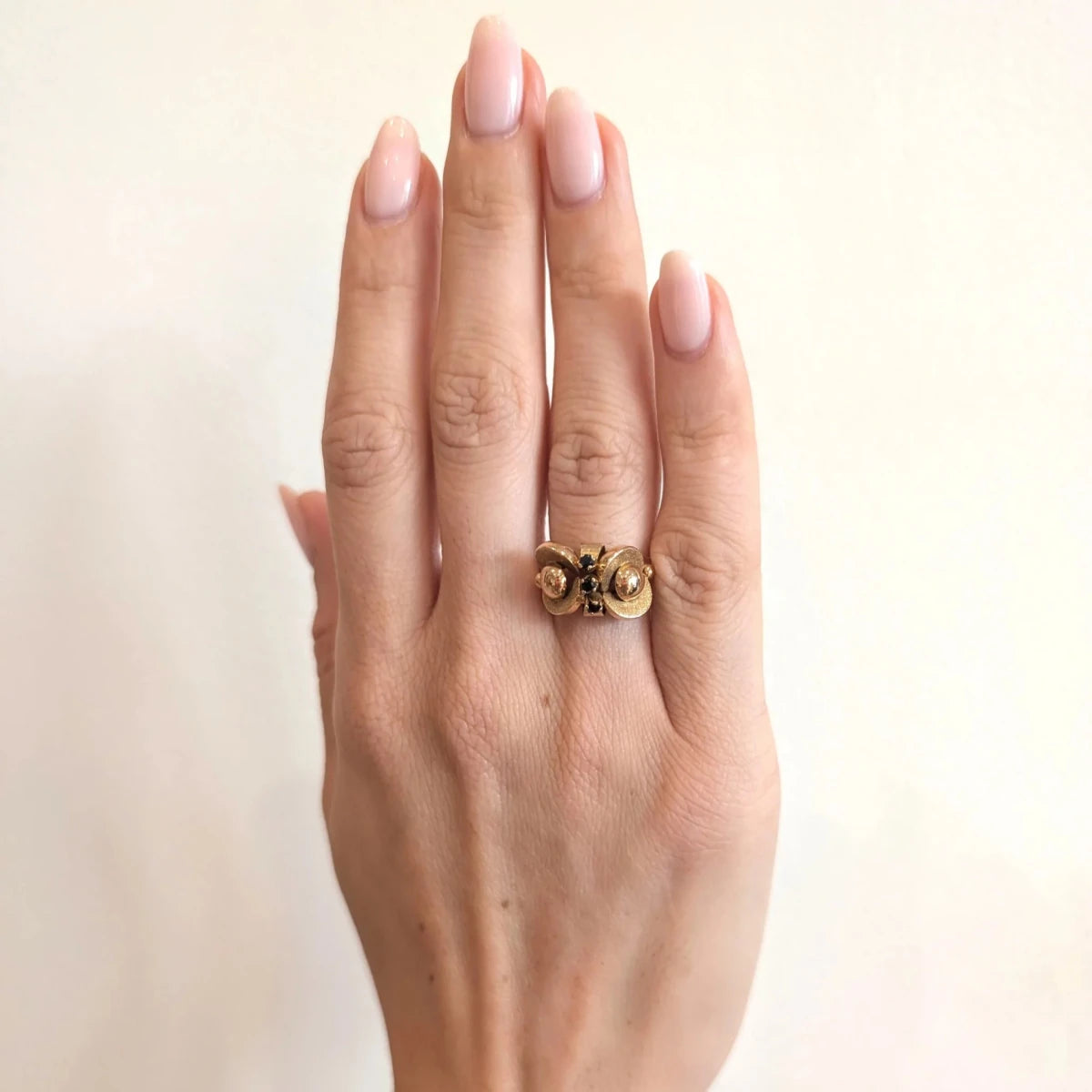 Bague en or jaune et saphirs - Castafiore