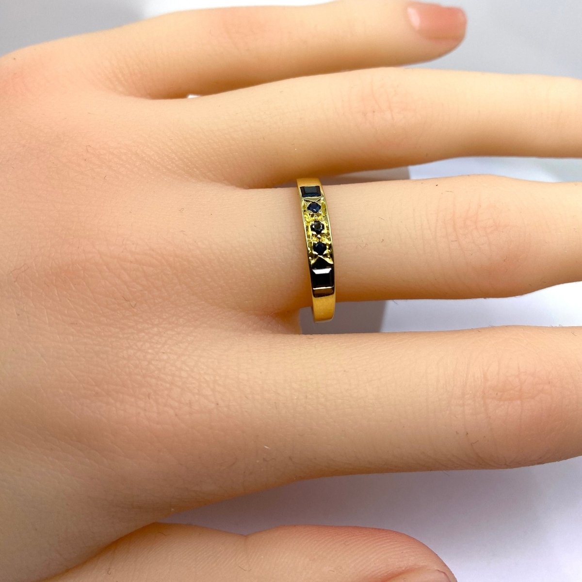 Bague en or jaune et saphirs - Castafiore