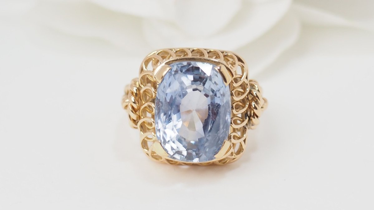 Bague en or jaune et Topaze bleue - Castafiore