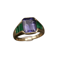 Bague en or jaune, iolite et émeraudes - Castafiore