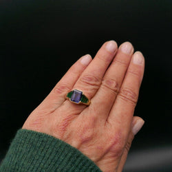 Bague en or jaune, iolite et émeraudes - Castafiore
