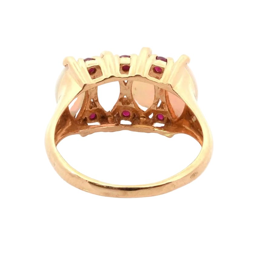 Bague en or jaune, opales et rubis - Castafiore