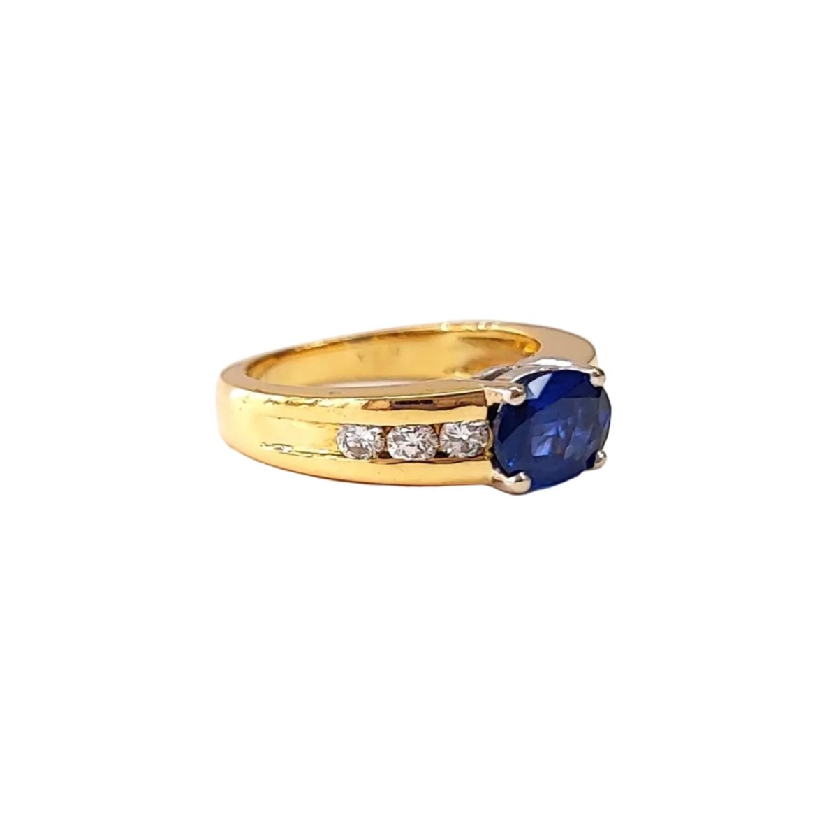 Bague en or jaune, or blanc, saphir, et diamants - Castafiore