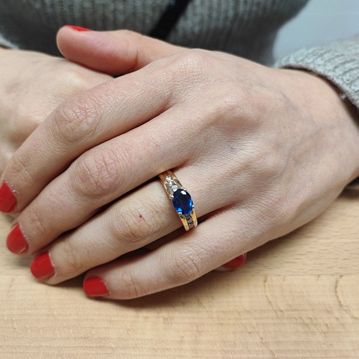 Bague en or jaune, or blanc, saphir, et diamants - Castafiore