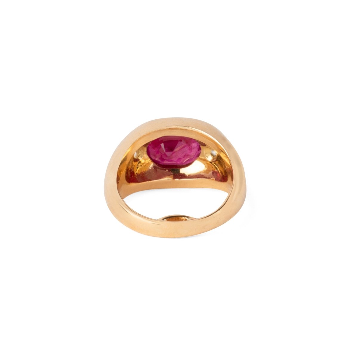 Bague en or jaune ornée d'un rubis épaulé de 2 diamants - Castafiore