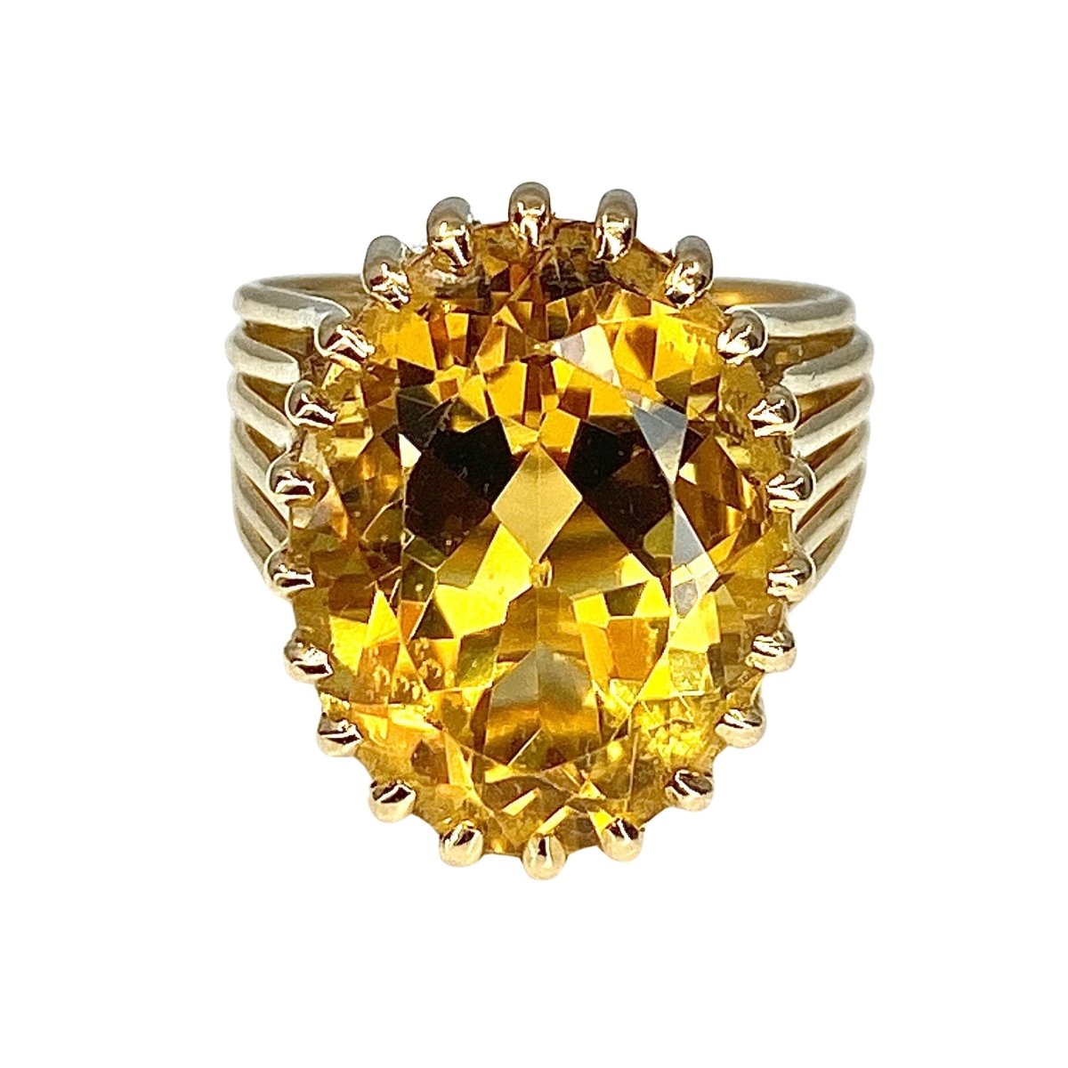 Bague en or jaune ornée d’une citrine ovale - Castafiore