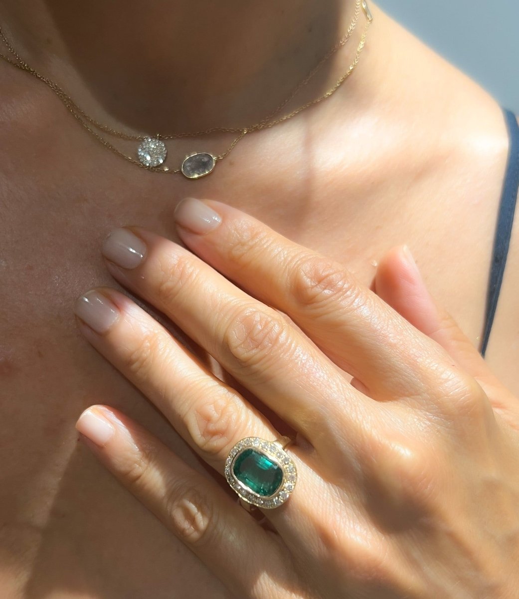 Bague en or jaune ornée d'une émeraude - Castafiore