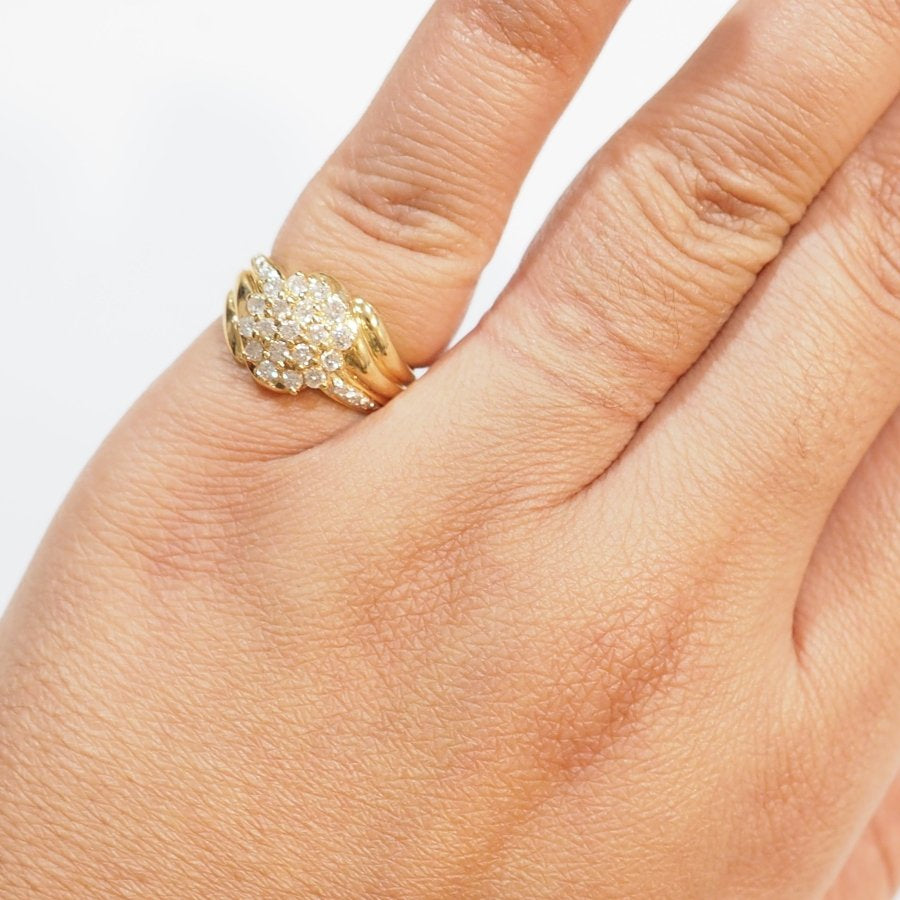 Bague en or jaune pavage de diamants - Castafiore