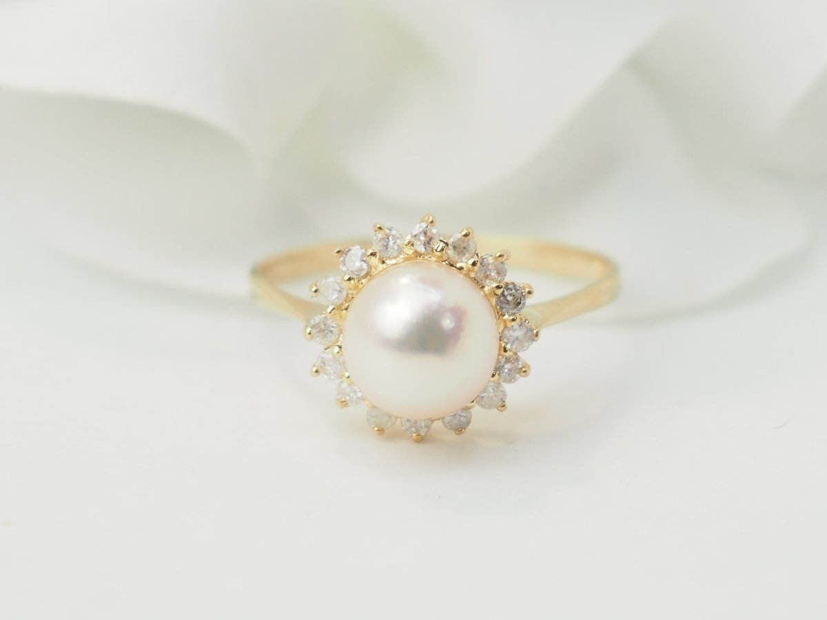 Bague en or jaune, perle de culture et diamants - Castafiore