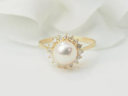 Bague en or jaune, perle de culture et diamants - Castafiore