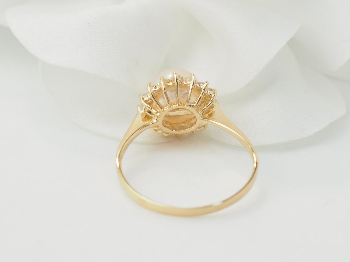 Bague en or jaune, perle de culture et diamants - Castafiore