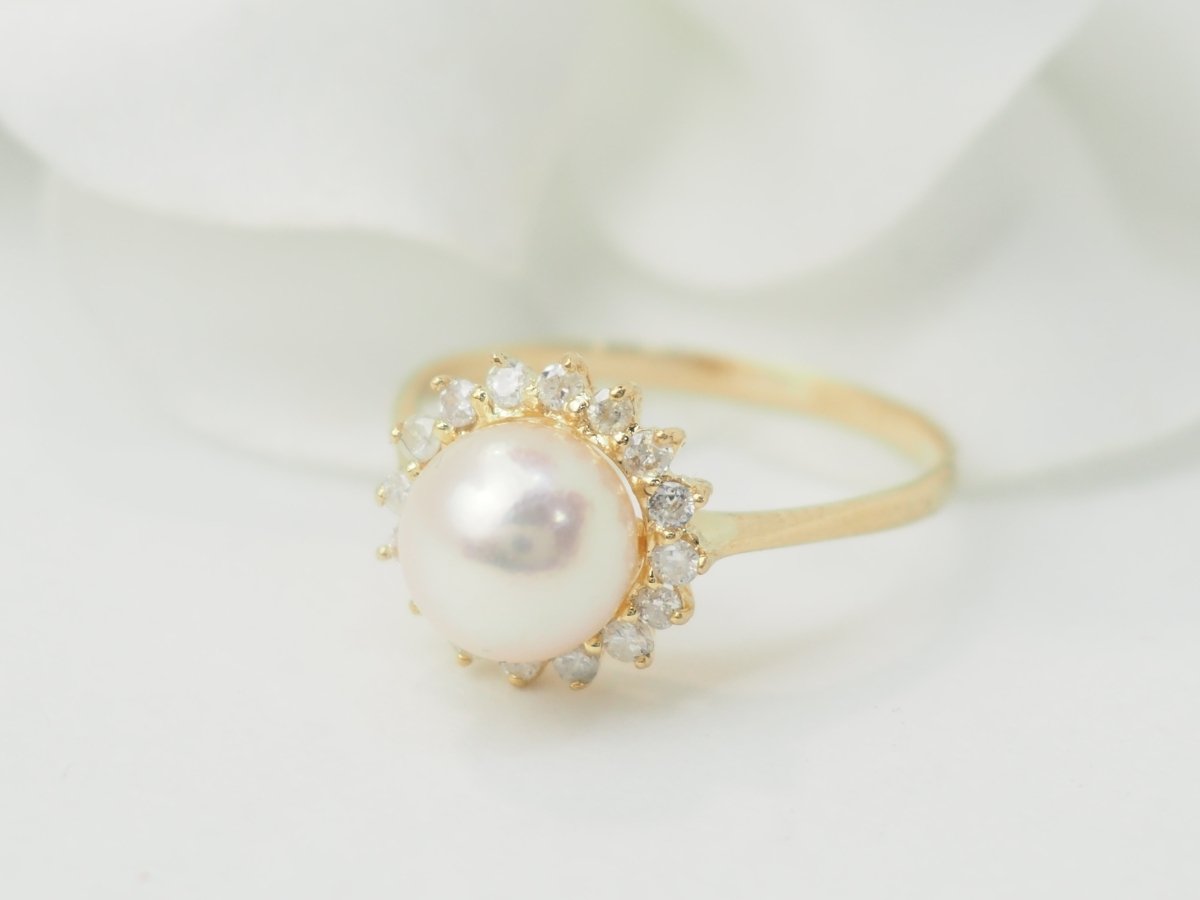 Bague en or jaune, perle de culture et diamants - Castafiore