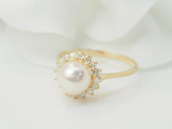 Bague en or jaune, perle de culture et diamants - Castafiore