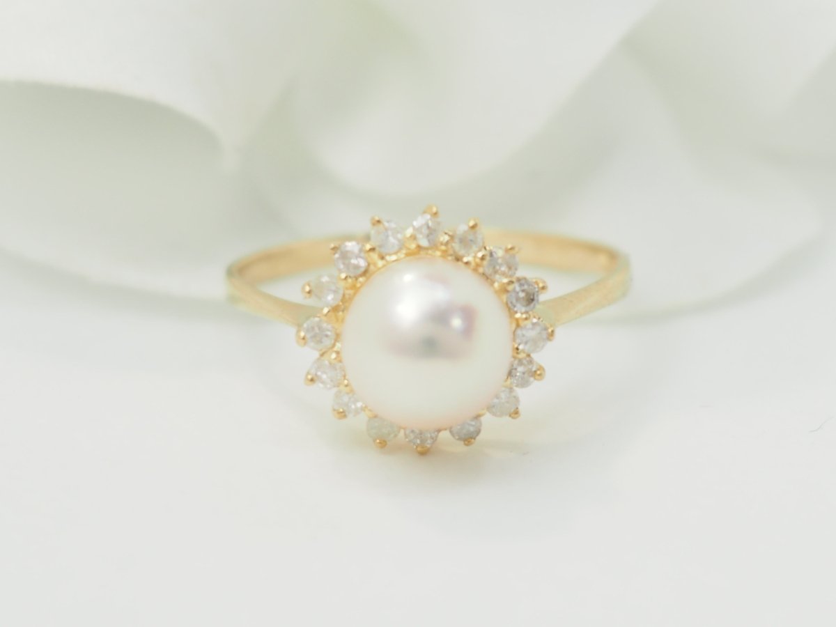 Bague en or jaune, perle de culture et diamants - Castafiore