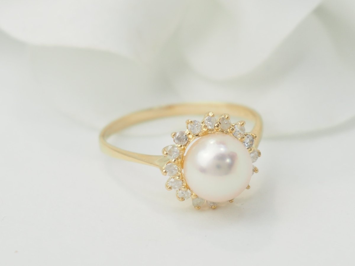 Bague en or jaune, perle de culture et diamants - Castafiore