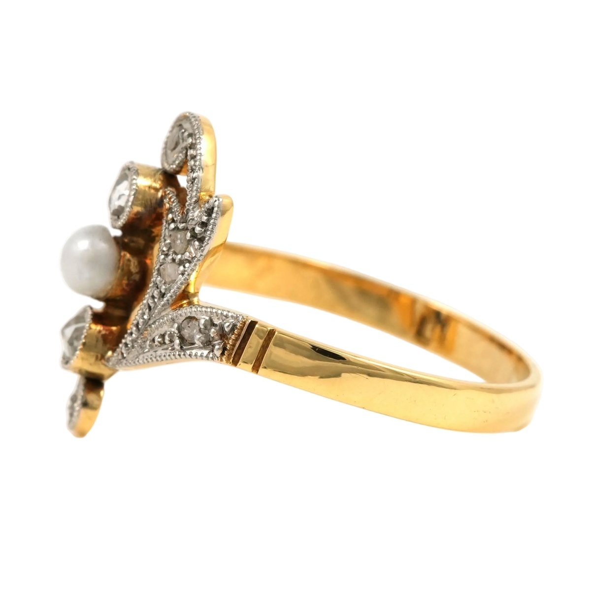 Bague en or jaune, perle et diamants - Castafiore