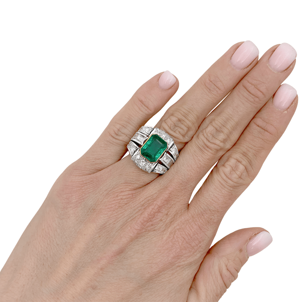 Bague en or jaune, platine, émeraude et diamants - Castafiore