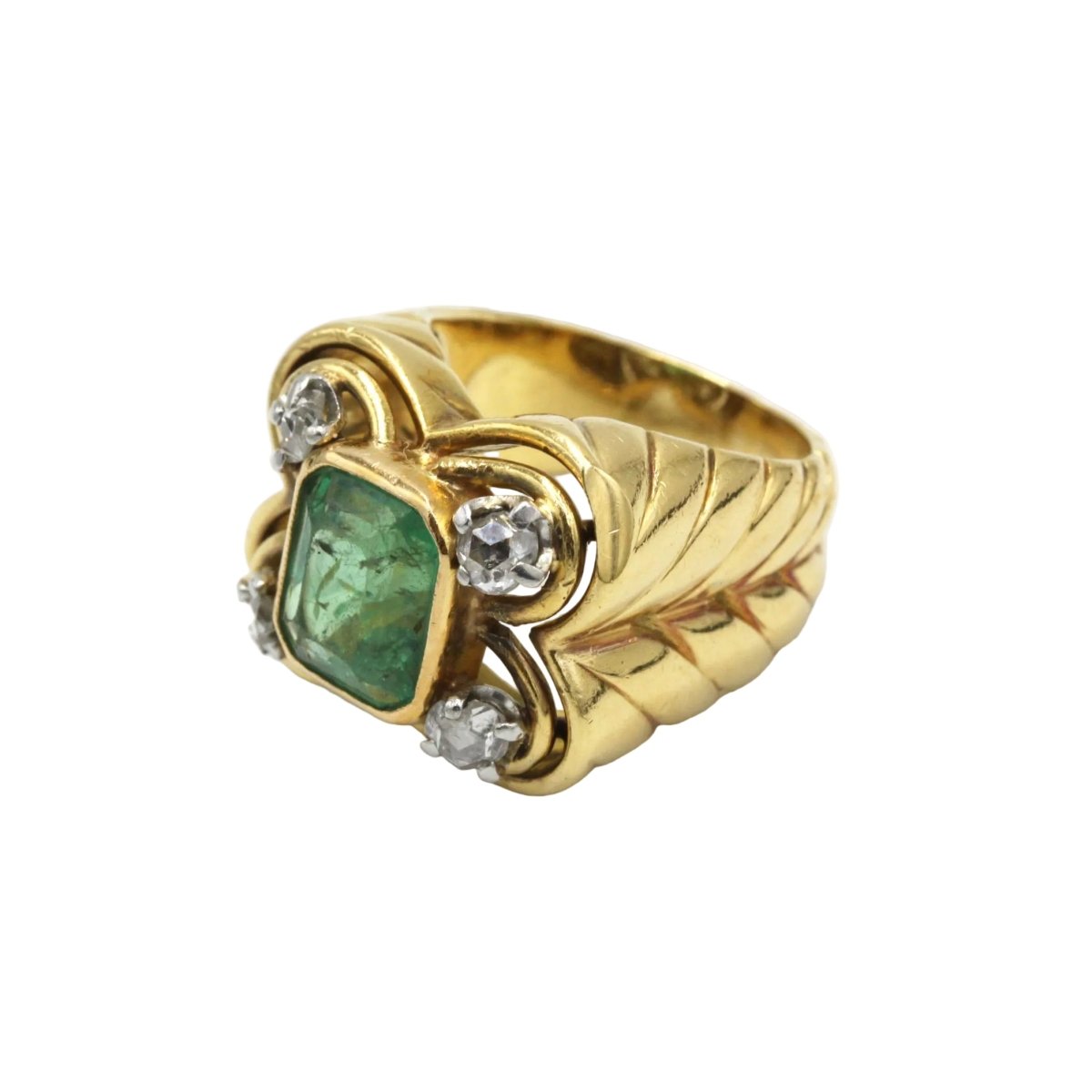 Bague en or jaune, platine, émeraude et diamants - Castafiore