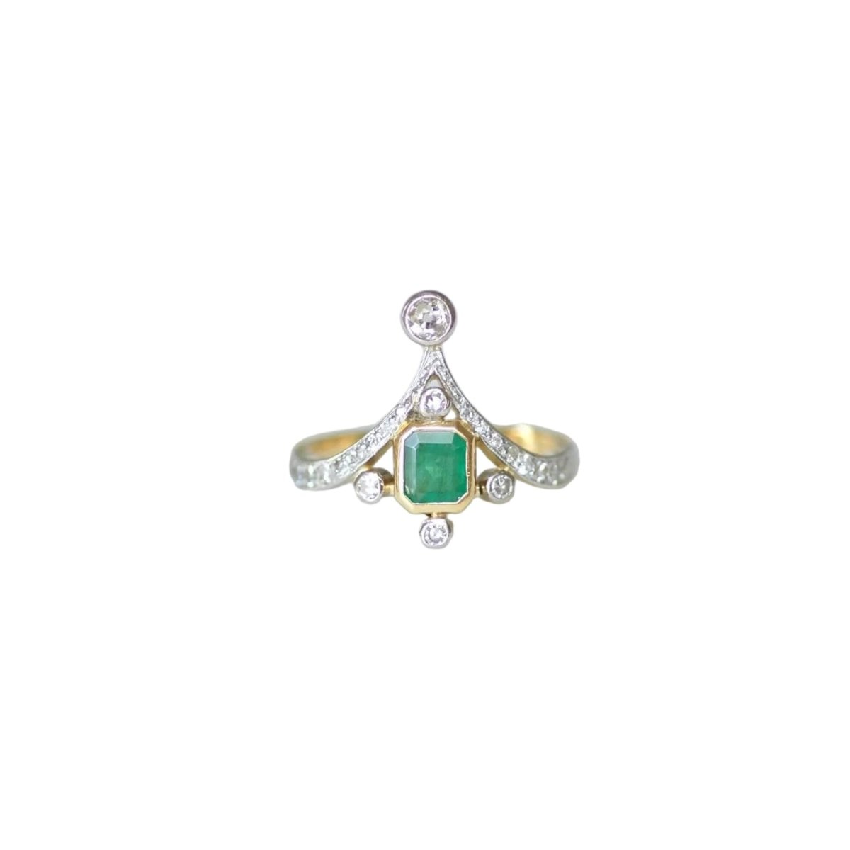 Bague en or jaune, platine, émeraude et diamants - Castafiore