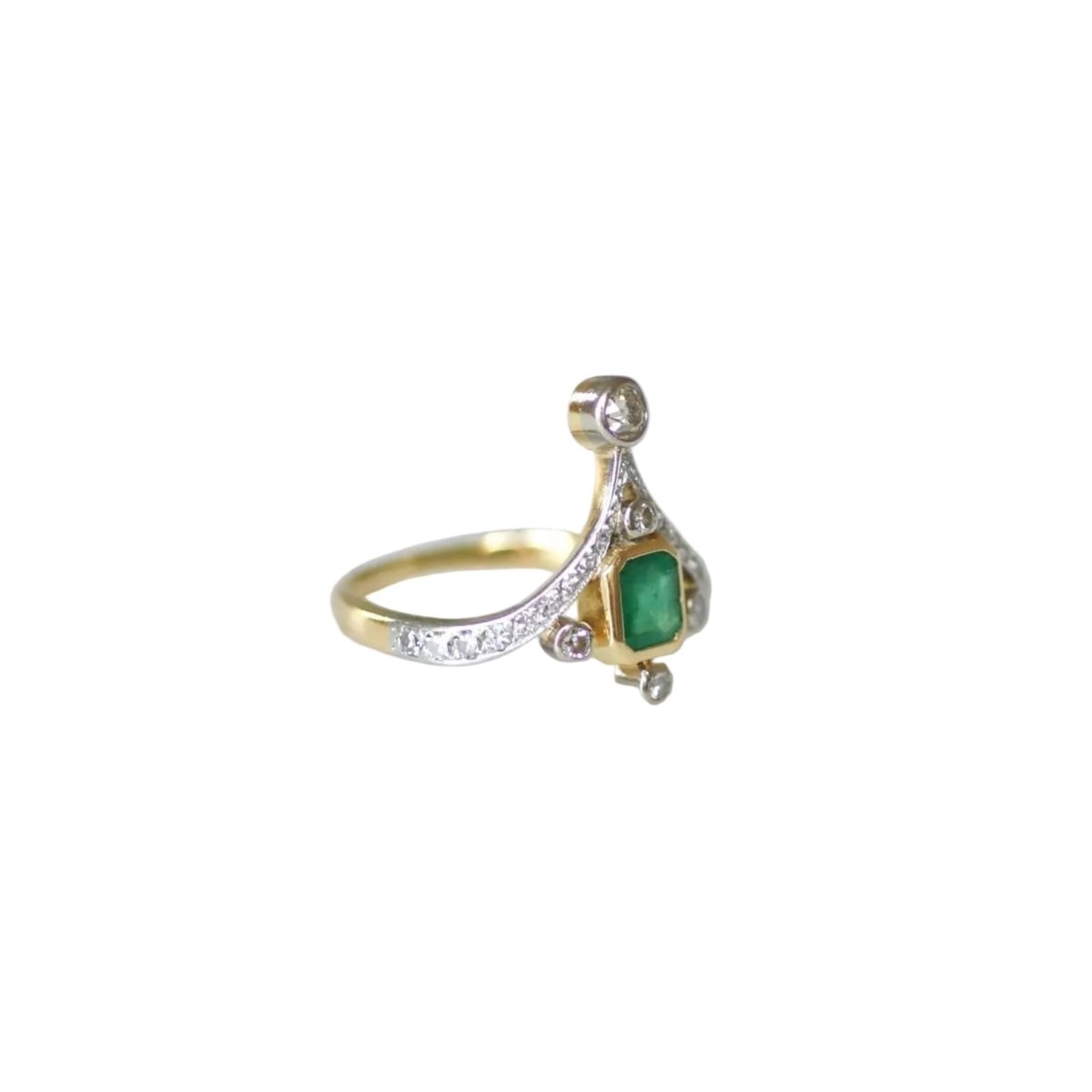 Bague en or jaune, platine, émeraude et diamants - Castafiore