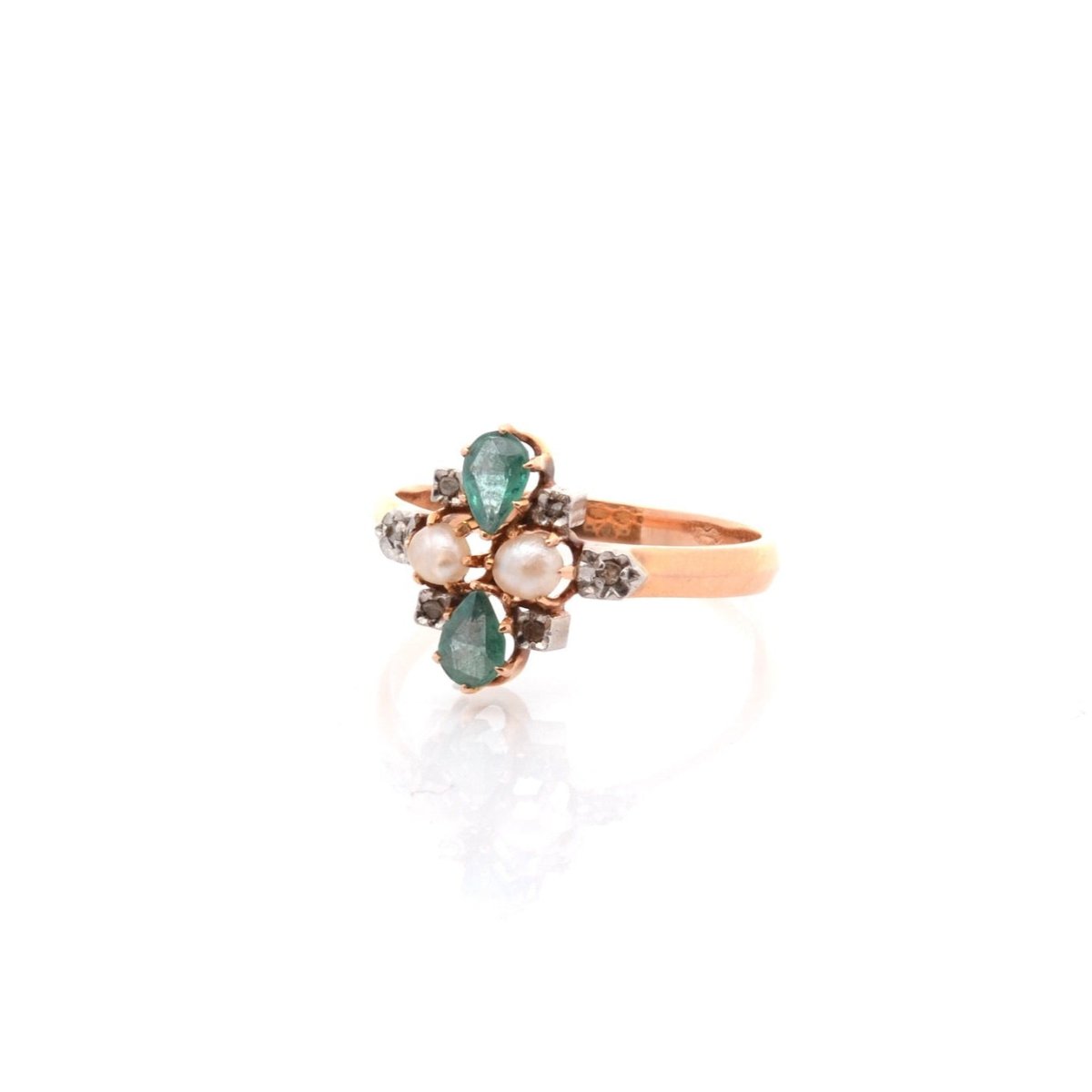 Bague en or jaune, platine, émeraudes, perles et diamants - Castafiore