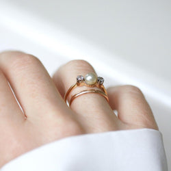 Bague en or jaune, platine, perle, et diamants - Castafiore