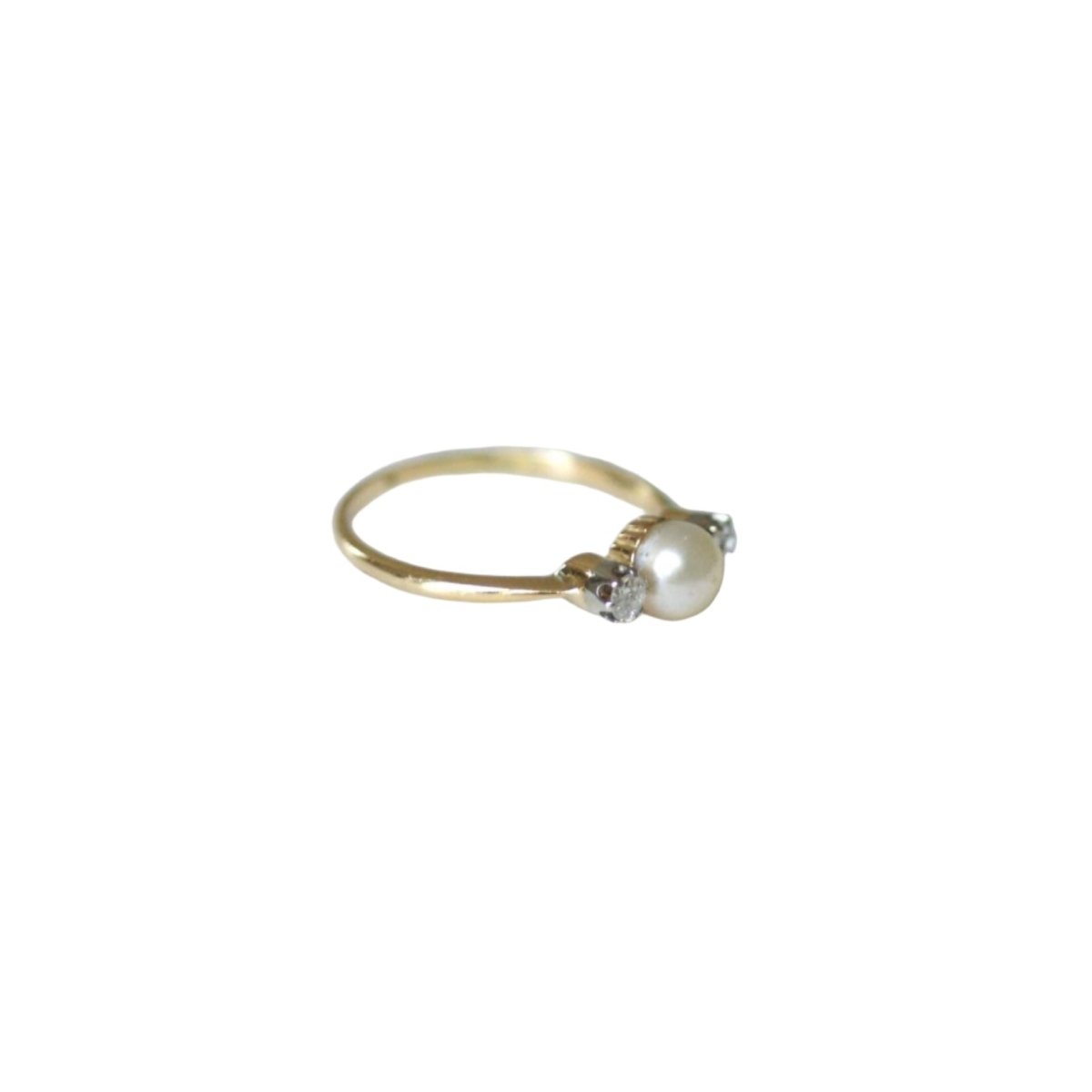 Bague en or jaune, platine, perle, et diamants - Castafiore