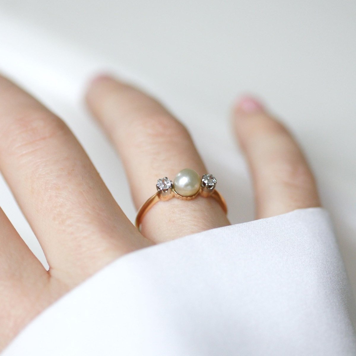 Bague en or jaune, platine, perle, et diamants - Castafiore