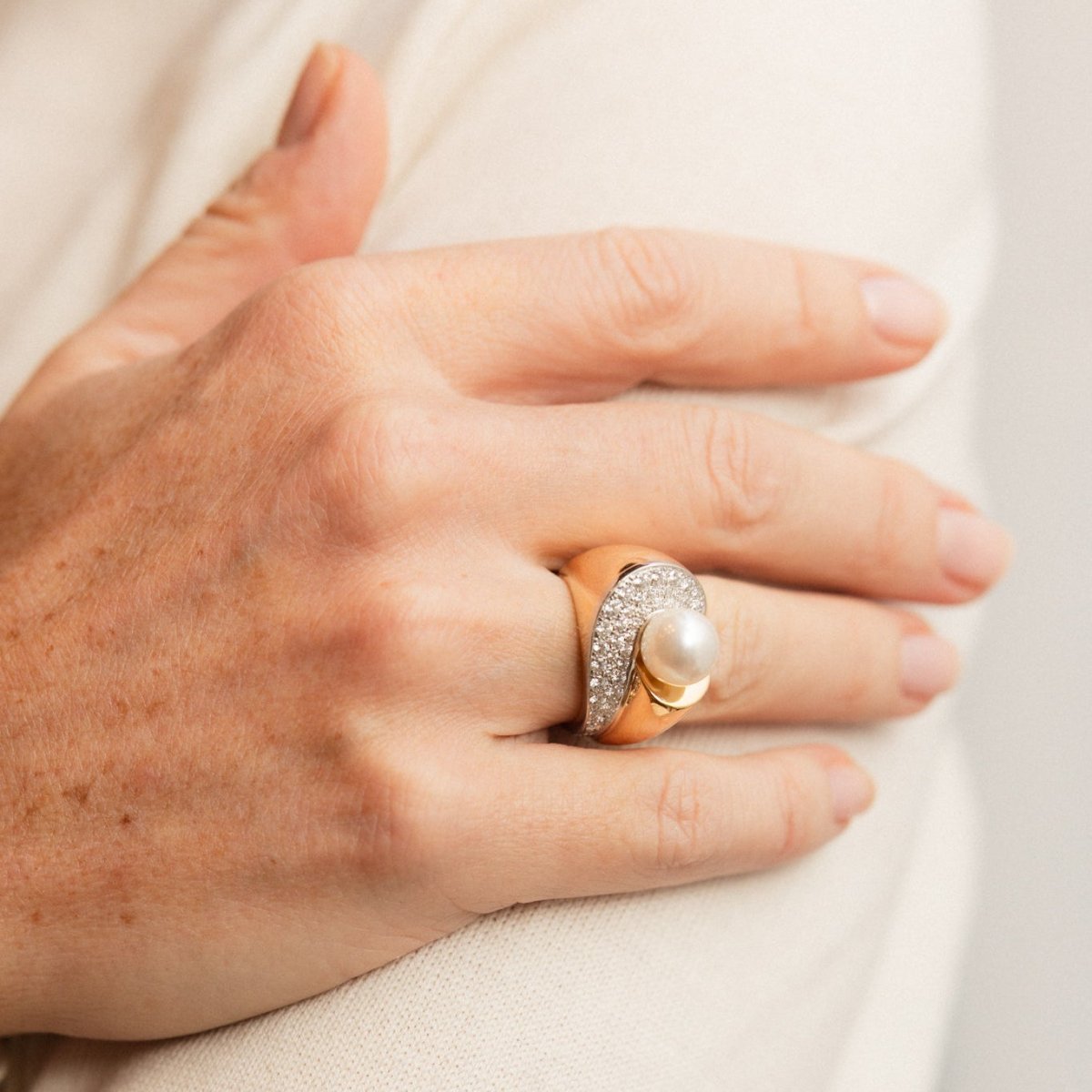 Bague en or jaune, platine, perle et diamants