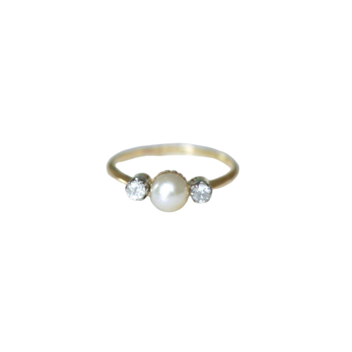 Bague en or jaune, platine, perle, et diamants - Castafiore