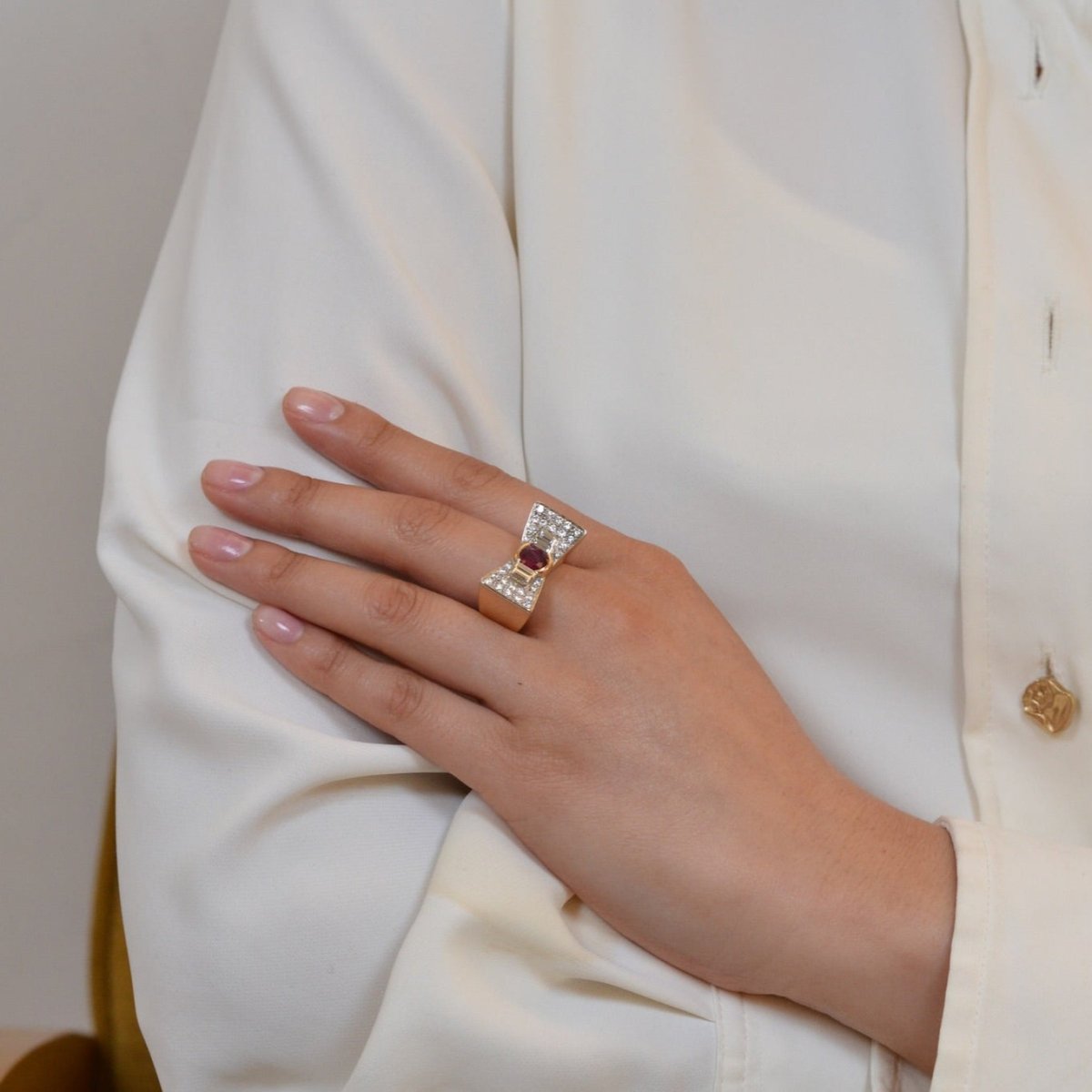 Bague en or jaune, platine, rubis et diamants - Castafiore