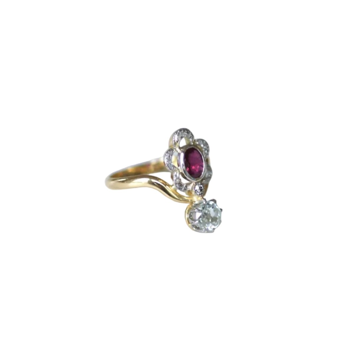 Bague en or jaune, platine, rubis, et diamants - Castafiore