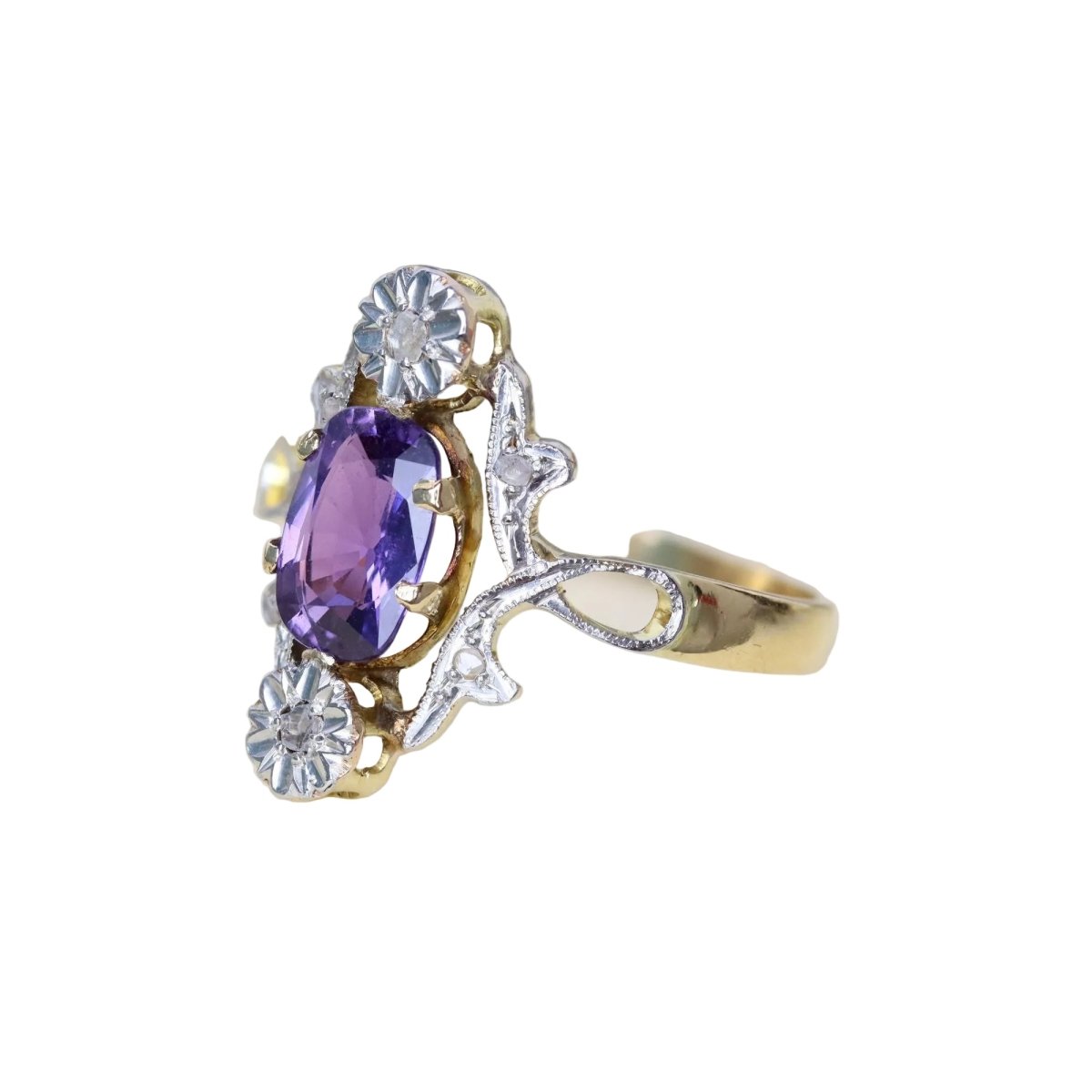 Bague en or jaune, platine, saphir et diamants - Castafiore