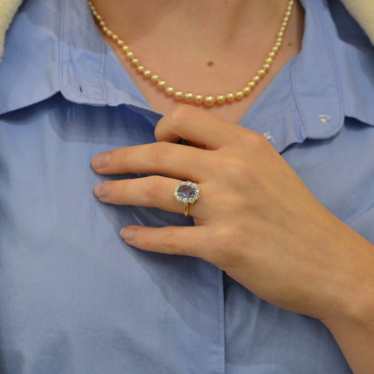 Bague en or jaune, platine, saphir et diamants - Castafiore