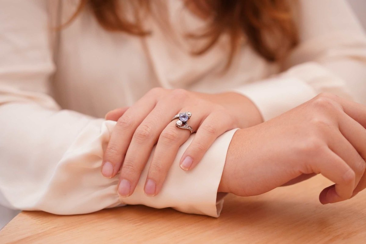 Bague en or jaune, platine, saphir et diamants - Castafiore