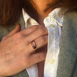 Bague en or jaune, quartz rose et améthystes - Castafiore