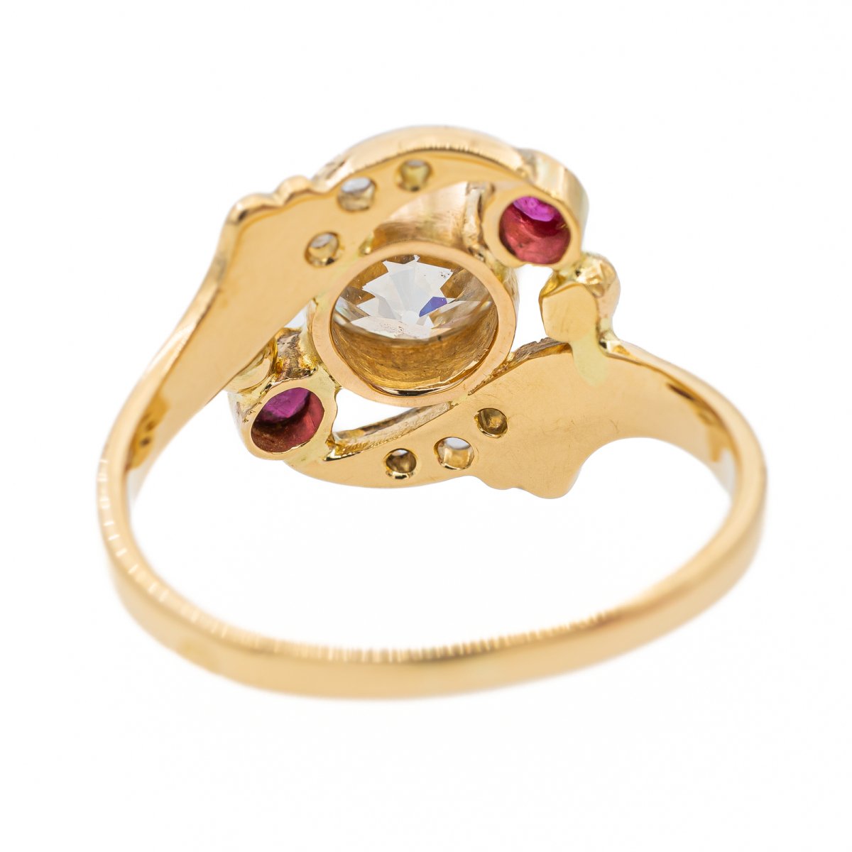 Bague en or jaune, rubis et diamant - Castafiore