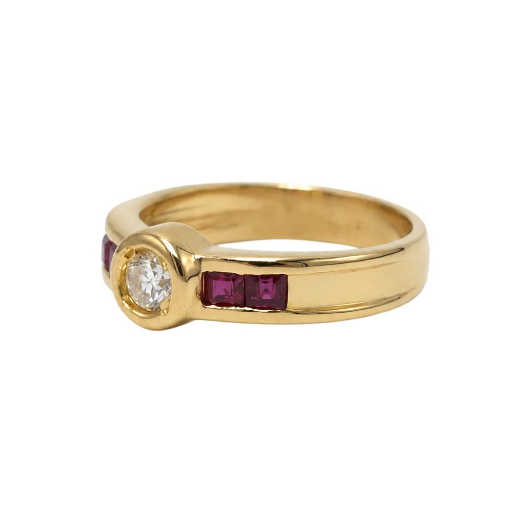 Bague en or jaune, rubis et diamant - Castafiore